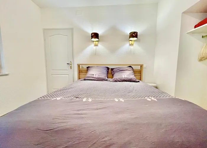 Апартаменты - Le Nichoir - Centre Historique - Parking Gratuit - Box Velo & Poussette *